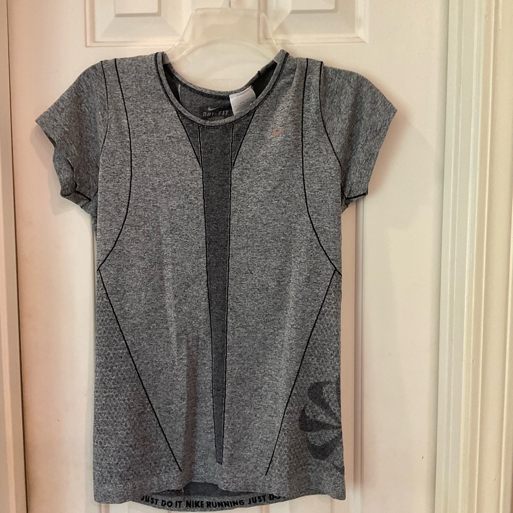 Nike Dri-Fit Tee, Short Sleeve, Crew Neck, Hip Length, Grey, Women’s Size Medium - Picture 2 of 10